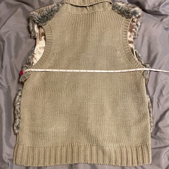 Sz.M (8-10) faux fur sweater vest - Picture 8 of 8